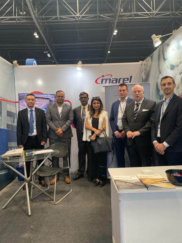 Guðni Bragason sendiherra Íslands í Nýju Delí og Sharad Verma kjörræðismaður Íslands í Kalkutta heimsækja sýningarbás Marel´s á IISS sýningunni (India International Seafood Show) sem haldin var í Kalkutta á dögunum - mynd