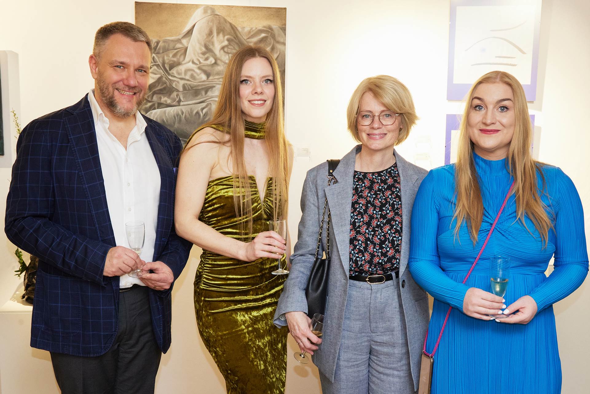 Myndlistarfólkið Reinar Foreman, Ástríður Ólafsdóttir og Björk Viggósdóttir ásamt Unni Orradóttur Ramette, sendiherra, við opnun sýningarinnar Boreal Heat í París - mynd