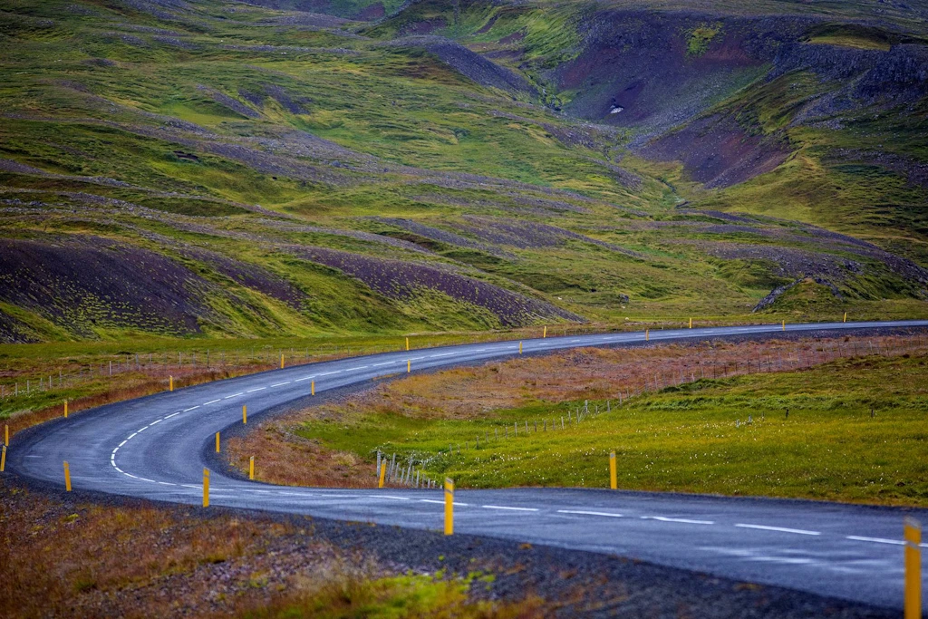  Akstursgjald, bílapeningar, kílómetragjald. Mynd af þjóðvegi.