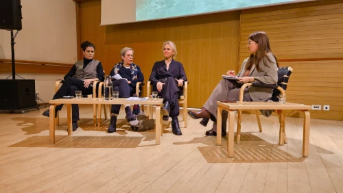 Þórdís Kolbrún Reykfjörð Gylfadóttir, Ingibjörg Sólrún Gísladóttir og Þorgerður Katrín Gunnarsdóttir utanríkisráðherra, ásamt Freyju Steingrímsdóttur framkvæmdastjóra Blaðamannafélags Íslands.