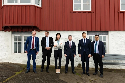 Høgni Hoydal, utanríkisráðherra Færeyja, Troels Lund Poulsen, varnarmálaráðherra Danmerkur, Þórdís Kolbrún Reykfjörð Gylfadóttir, utanríkisráðherra, Pål Jonson, varnarmálaráðherra Svíþjóðar, Antti Häkkänen, varnarmálaráðherra Finnlands, og Mininnguaq Kleist, ráðuneytisstjóri utanríkisráðuneytis Grænlands. 
