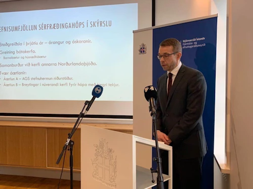 Axel Hall, formaður sérfræðingahópsins kynnti skýrsluna á blaðamannafundi í dag