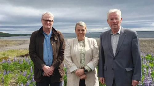 Starfshópurinn f.v.: Jón Árnason, forseti bæjarstjórnar í Vesturbyggð, Arna Lára Jónsdóttir, bæjarstjóri Ísafjarðarbæjar og Einar K. Guðfinnsson, formaður hópsins.