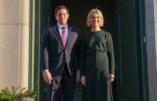 Marco Rubio, utanríkisráðherra Bandaríkjanna, og Kristrún Frostadóttir forsætisráðherra við Safnahúsið við Hverfisgötu.