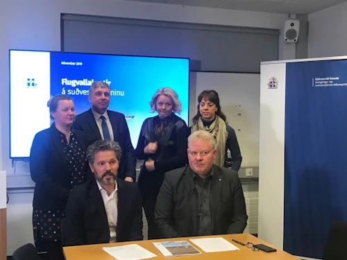 Stýrihópurinn við kynningu á skýrslu um flugvallakosti á suðvesturhorninu.