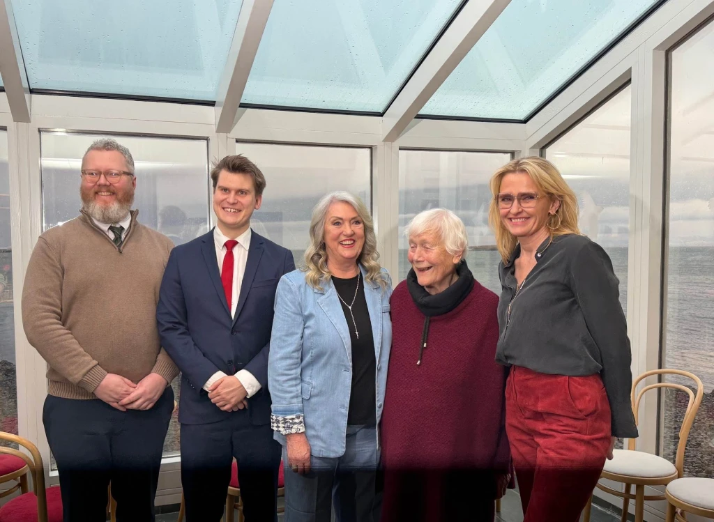 Frá vinstri: Rúnar Leifsson, forstöðumaður Minjastofnunar Íslands, Jóhann Páll Jóhannsson, umhverfis-, orku- og loftslagsráðherra, Þuríður Sigurðardóttir f.h. Laugarnesvina, Birgitta Spur fh. Listasafns Sigurjón Ólafssonar, og Heiða Björg Hilmisdóttir, borgarstjóri Reykjavíkur.
