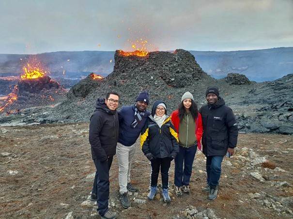 Nemendur í meistara- og doktorsnámi á vegum Jarðhitaskólans skoða eldgos. - mynd