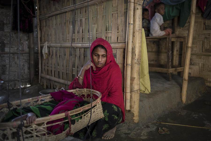 Átta ára dóttir Kulsum Bahar (27) hvarf fyrir fjórtán mánuðum.Stúlkan var á leið heim úr skólamiðstöðinni í Balukhali-búðunum í Cox‘s Bazar. Móðirin telur víst að dóttur hennar hafi verið rænt og hún seld mansali. Ljósmynd: UNICEF  - mynd