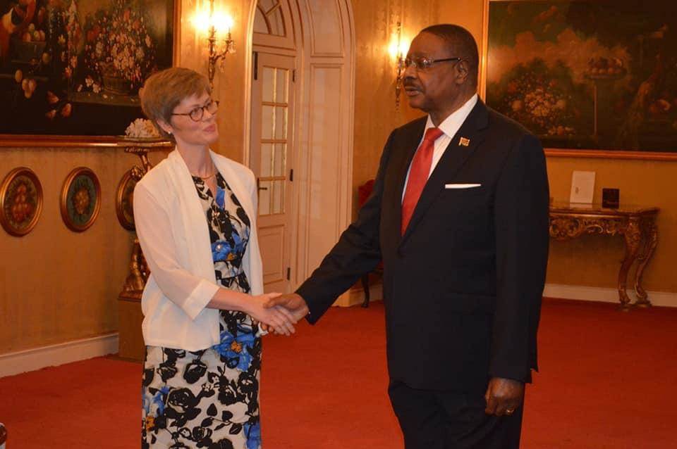 Unnur Orradóttir Ramette sendiherra og Peter Mutharika forseti Malaví © Kamusu Palace  - mynd