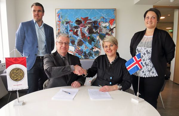 Að lokinni undirritun