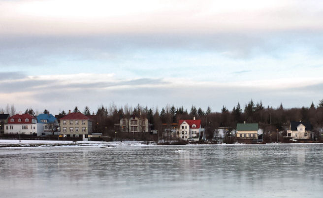 Við Tjörnina í Reykjavík