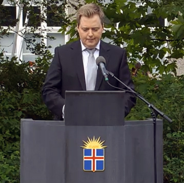 Forsætisráðherra, Sigmundur Davíð Gunnlaugsson, flytur hátíðarávarp á Austurvelli 17. júní 2013