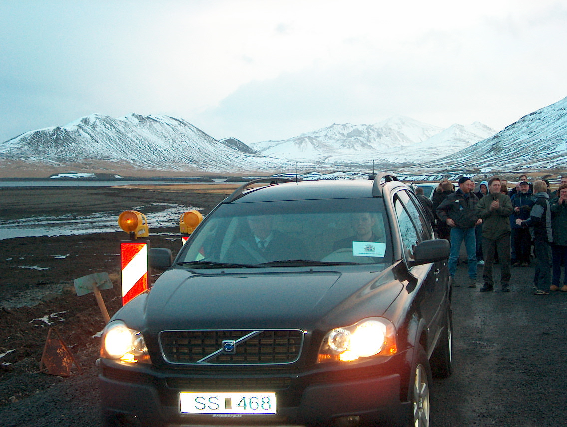 Samgönguráðherra ekur yfir Kolgrafafjörð