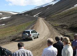 Hrafnseyrarferðin er erfið yfirferðar á vetrum og er lengi lokuð.