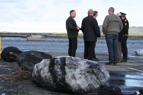 Aðeins þrír stöðlar af sex af brúnni yfir Múlakvísl eru eftir.