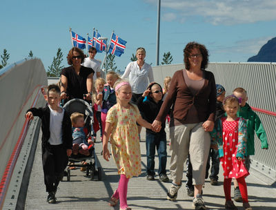 Göngubrú hefur verið vígð í Mosfellsbæ og samgöngustígur einnig.