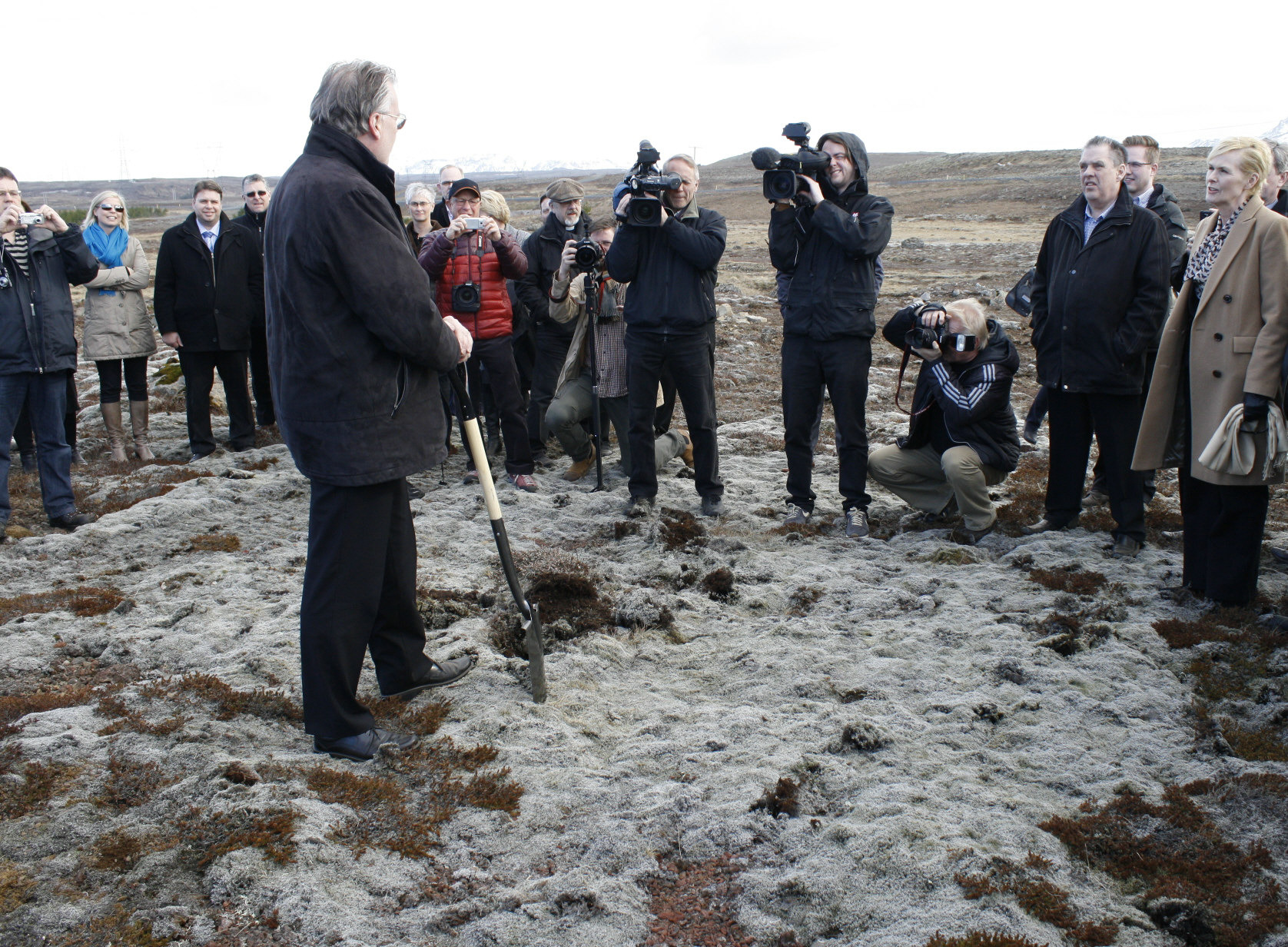 Innanríkisráðherra tók fyrstu skóflustungu fangelsisbyggingar á Hólmsheiði 4. apríl.