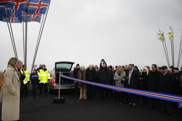 Innanríkissráðherra vígði nýjan kafla á Norðausturvegi í dag.