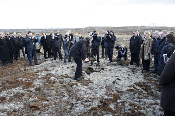 Innanríkisráðherra tók fyrstu skóflustungu fangelsisbyggingar á Hólmsheiði 4. apríl.