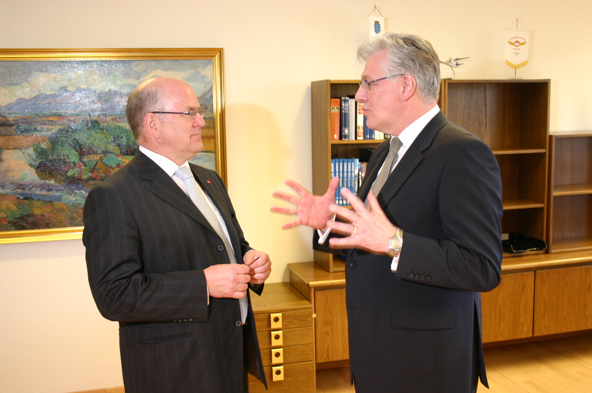 Sturla Böðvarsson gefur Kristjáni L. Möller góð ráð.