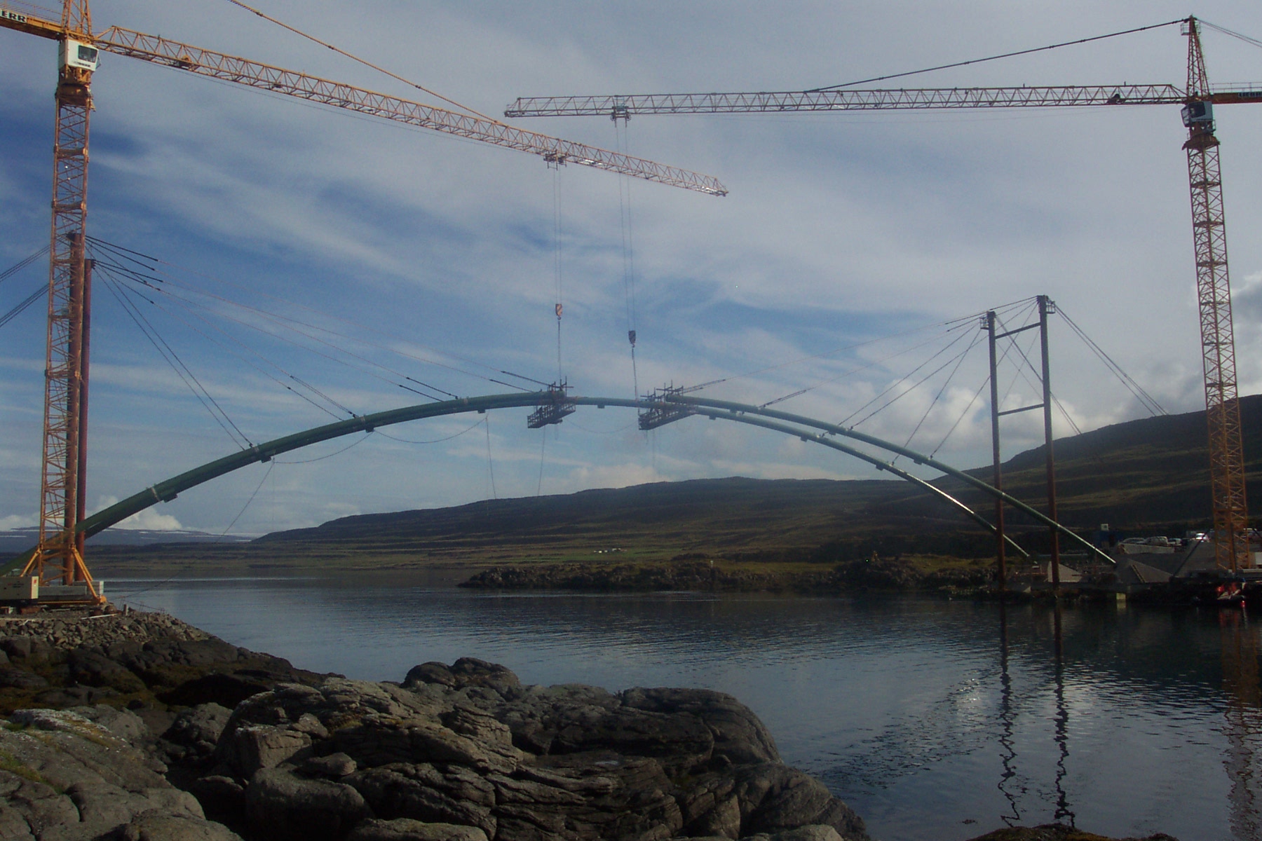 Mjóafjarðarbrú í smíðum.