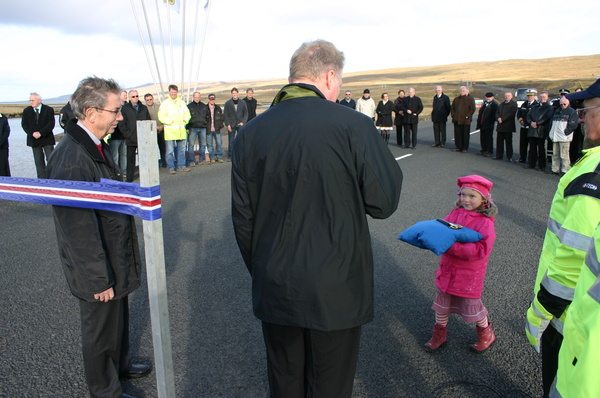 Nýr vegur um Hrútafjarðarbotn vígður