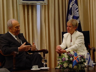 Ingibjorg Solrun Gisladottir and Shimon Peres