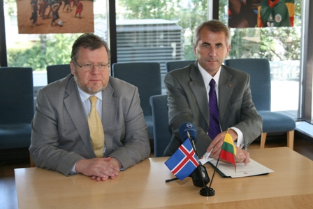 Lithuania's Foreign Minister Vygaudas Usackas and Iceland's Foreign Minister Össur Skarphéðinsson