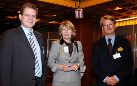 Árni Magnússon, félagsmálaráðherra, ásamt fastafulltrúum Íslands hjá OECD.